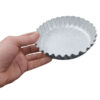 molde tartera tarteleta chapa aluminizada 12 cm fondo fijo en mano