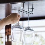 colgador-copas-cromado-31-cm-en-uso.jpg