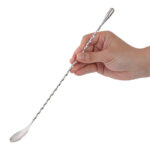 cuchara-refrescar-torneada-acero-inox-lagrima-plata-30cm-en-mano.jpg