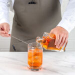 cuchara-refrescar-torneada-acero-inox-lagrima-plata-30cm-en-uso.jpg