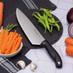 cuchillo-cocinero-chef-cebollero-20cm-evo-3claveles-en-uso.jpg