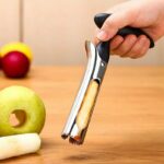descorazonador-de-manzana-en-uso.jpg