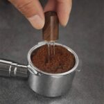 distribuidor-cafe-de-agujas-en-uso.jpg