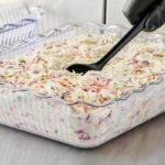 fuente-cubeta-presentacion-buffet-contenedor-plastico-en-uso.jpg
