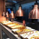 lampara-calor-para-alimentos-rebatible-cobre-en-uso.jpg