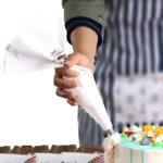 manga-pastelera-tela-plastificada-35cm-en-uso.jpg