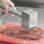 martillo-carne-aluminio-32-cm-uso.jpg
