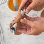 molde-cannoli-acero-inoxidable-12cm-en-uso.jpg