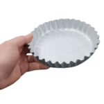 molde-tartera-tarteleta-chapa-aluminizada-16-cm-fondo-fijo-en-mano.jpg