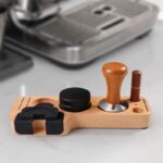 organizador-estacion-barsita-tamper-madera-en-uso-1.jpg