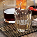vaso-barranquilla-cafe-agua-jugo-150ml-x24-en-uso.jpg